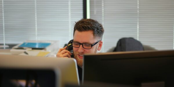 Téléphone Téléphone : contactez-nous