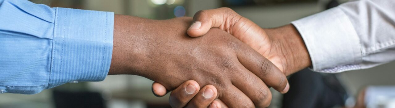 serrage de main confiance formation